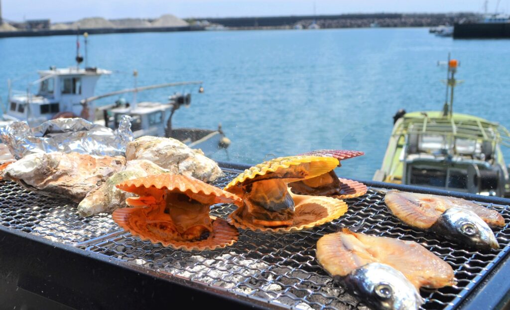 ▲志布志港では漁だけでなく貝類の養殖も近年盛んです